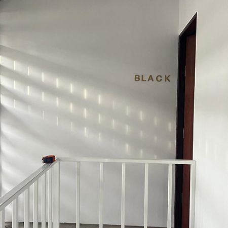 Mr Black & Ms White -Self Check In Accommodation 曼谷 外观 照片